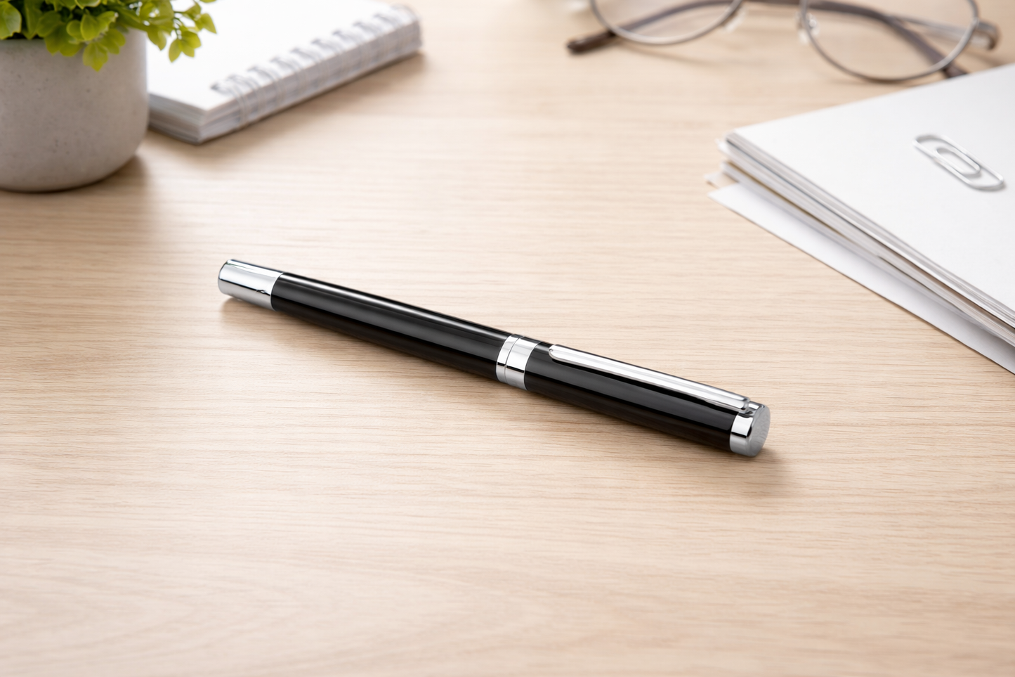 Sovrani Rollerball-Pen Schwarz – Schreibstift mit versilberten Details